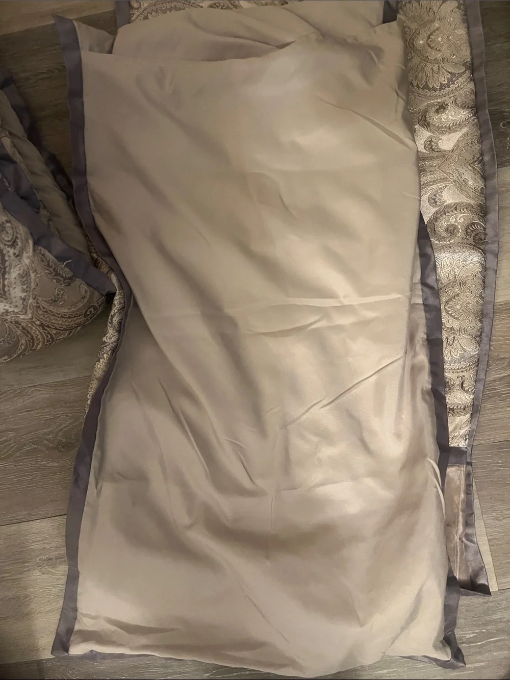 King size . Luxury Paisley Jacquard Duvet in Taupe and Ivory
